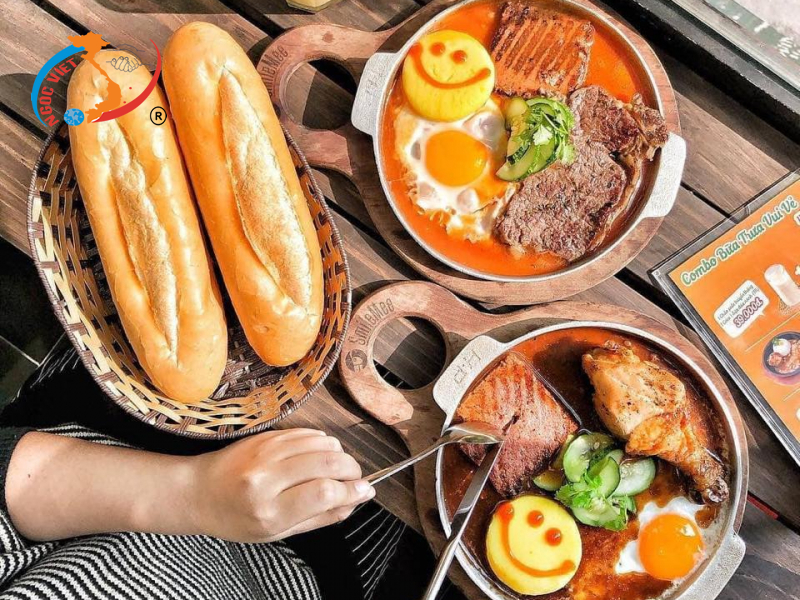 Bánh mì chảo: Món ăn yêu thích của du khách tại Hà Nội